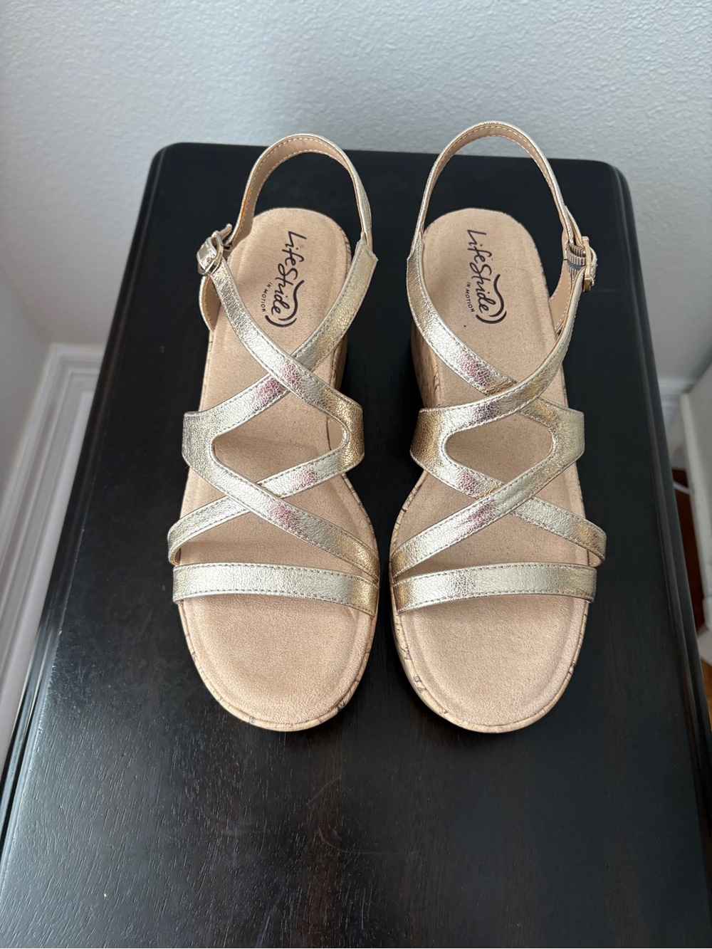 Life Stride “Bailey” Metallic Gold Slingback Strappy Sandals Sz 8.5